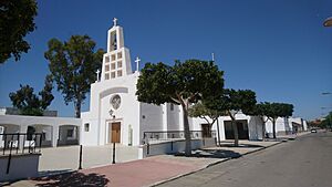 Archivo:Iglesia pueblo blanco