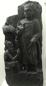 Archivo:Indian Museum Sculpture - Buddha meets a Brahmin (9218121775)