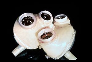 Archivo:JARVIK 7 artificial heart