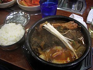 Archivo:Korean.food-Haejangkuk-01
