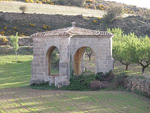 Archivo:Muro de Aguas - Ermita