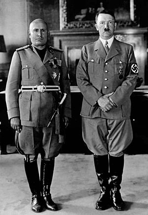Archivo:Mussolini and Hitler 1940 (retouched)