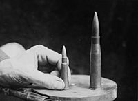 Archivo:NLS Haig - Bullets from a German anti-tank rifle and a British rifle, France, during World War I
