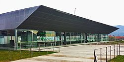 Archivo:Pabellón deportivo del Centro Universitario de Plasencia