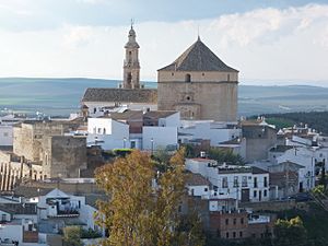 Archivo:Panorámica Iglesia de la Asunción