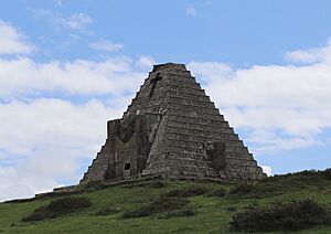 Archivo:Pirámide de los italianos