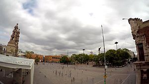 Archivo:Plaza de la Patria Aguascalientes 2