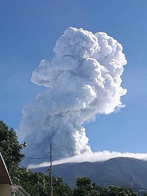 Archivo:Poas volcano erupcion 2017