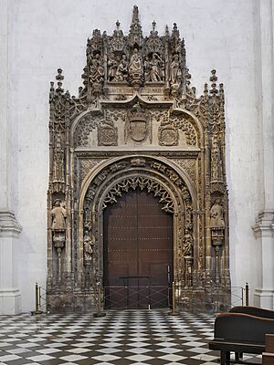 Archivo:Portada de la Capilla Real de Granada, Catedral de Granada