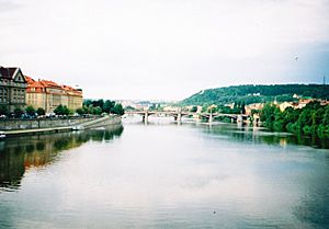 Archivo:Prague Vltava 2001