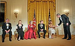 Archivo:President George W. Bush congratulates Tina Turner at the Kennedy Center Honors