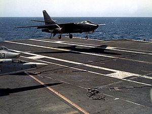 Archivo:RA-3B of VAP-61 landing on USS Kitty Hawk (CVA-63) c1968