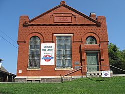 Southold Free Library facade (view from Main Street).jpg