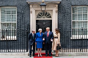 Archivo:The President and First Lady in the U.K. (48051460716)