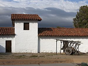 Archivo:Wall of El Presidio Santa Barbara