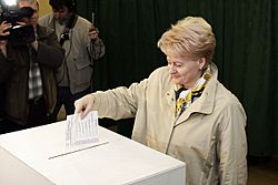 Archivo:2009 m. Respublikos Prezidento rinkimai Dalia Grybauskaitė 03