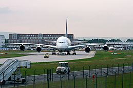 Archivo:2010-05-27 A380 LH D-AIMA 03