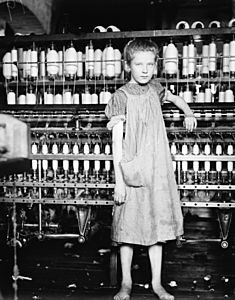 "Addie Card, 12 años. Hiladora en North Pormal (i.e., Pownal) Cotton Mill. Vermont.", 1910.