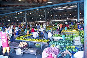 Archivo:Apia market - wide shot 2 (13886963003)