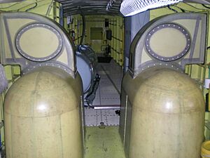 Archivo:Buffalo Airways Canadair CL-215 water containers
