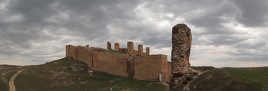 Archivo:Castillo de Molina de Aragón