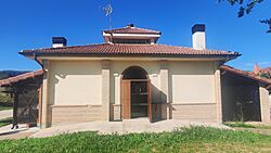 Centro social y sala de concejo de Hermua.jpg
