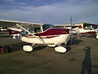 Archivo:Cessna 206 091