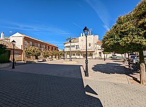 Archivo:Ciruelos, plaza de España