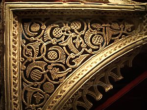Archivo:Decoración geométrica mudérar-siglo XIV-palacios cristianos de la aljaferia