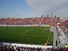 Archivo:East-stand-supporters-section-bmo-field