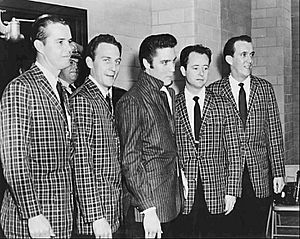 Archivo:Elvis Presley and the Jordanaires 1957
