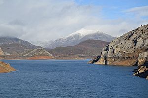 Archivo:Embalse de Los Barrios de Luna (León)