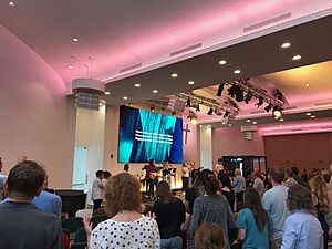 Archivo:Gold Hill Baptist Church worship service