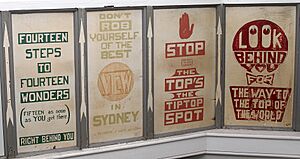 Archivo:Historic Tourist Signs for Sydney Harbour Bridge, jjron, 02.12.2010