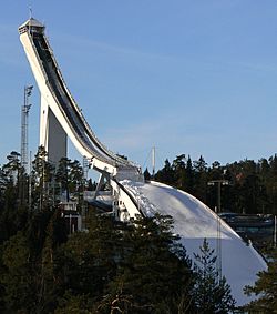 Archivo:Holmenkollen ski jump