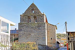 Archivo:Iglesia de Santa María en San Martín de Moreda campanario