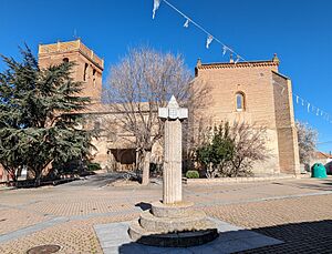 Archivo:Iglesia de la Asunción de Nuestra Señora, Fuente el Saúz 01