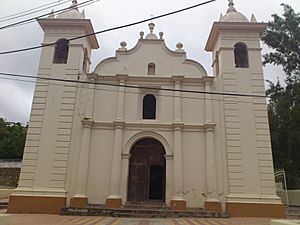 Archivo:Iglesia santa lucia Honduras
