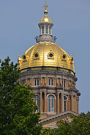 Archivo:Iowa State House; Des Moines, Iowa; June 30, 2013 (2)