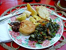 Archivo:Jamaican breakfast ackee saltfish callaloo