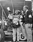 Jim Clark winnaar Grote Prijs van Nederland in 1963 Met krans en beker, Bestanddeelnr 915-2892