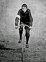 Archivo:Jorge Ubico ciclista
