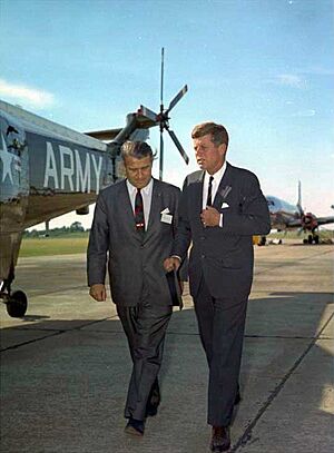Archivo:Kennedy vonbraun 19may63 02