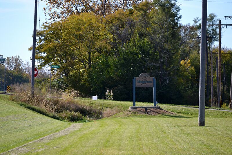 Mapleton sign 20231022 0202