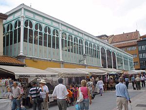 Archivo:Oviedo - Mercado del Fontán 2