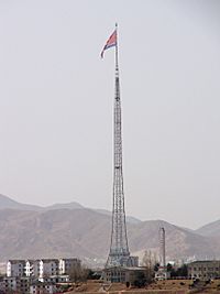 Archivo:Panmunjeom north flagpole 2005 02 02