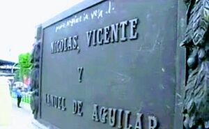 Archivo:Placa En la plaza Libertad, En Honor a los Hermanos Aguilar En San Salvador