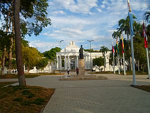 Archivo:Plaza Bolívar, Cumaná, Venezuela 02