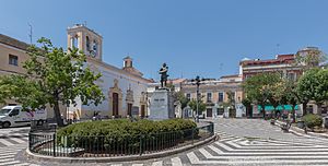 Archivo:Plaza de Cervantes, Badajoz, España, 2020-07-22, DD 70