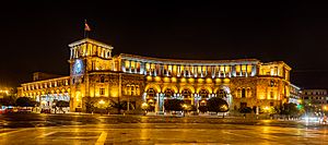 Archivo:Plaza de la República, Ereván, Armenia, 2016-10-02, DD 120-122 HDR